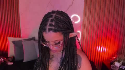 Snapshot of emiilycollins1 chatting on 03-06-25, 10:15 online show from 03-06-25, 10:15