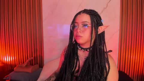 Snapshot of emiilycollins1 chatting on 03-12-25, 09:45 online show from 03-12-25, 09:45