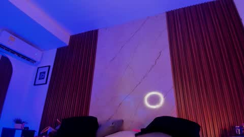 Snapshot of emiilycollins1 chatting on 11-05-25, 11:49 online show from 11-05-25, 11:49