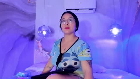 Snapshot of emiilycoopper chatting on 06-11-26, 01:09 emiilycoopper online show from 06-11-26, 01:09