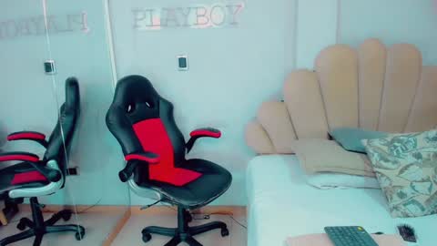 EmillySaenz online show from 12-23-24, 04:50