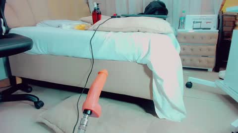 EmillySaenz online show from 02-03-25, 03:59