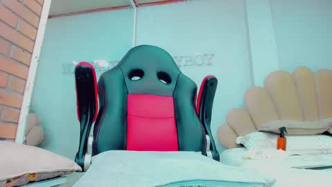 EmillySaenz online show from 09-10-25, 05:24