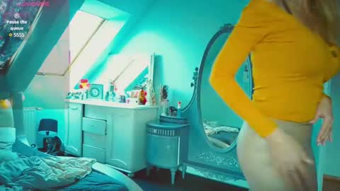 Emila online show from 03-04-25, 12:22