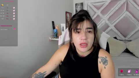 emilayton_ online show from 02-10-26, 08:46