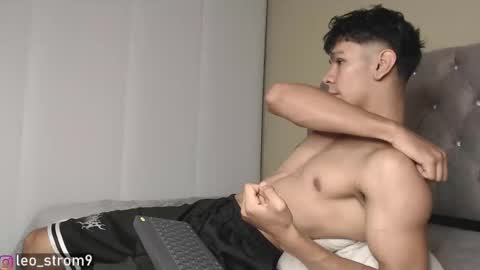 emile_239 online show from 02-07-25, 04:37