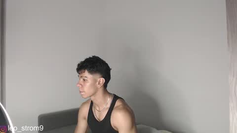 emile_239 online show from 03-11-25, 04:21