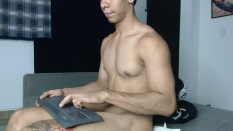 emile_239 online show from 06-04-26, 03:12