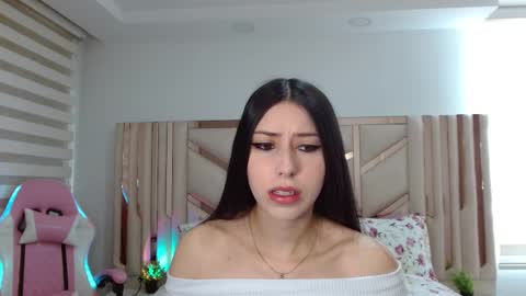 Snapshot of emilee_star chatting on 03-14-26, 01:05 Emilee online show from 03-14-26, 01:05