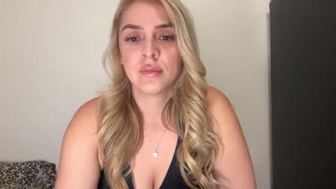 Snapshot of emilelovesyou chatting on 11-11-25, 06:13 emilelovesyou online show from 11-11-25, 06:13