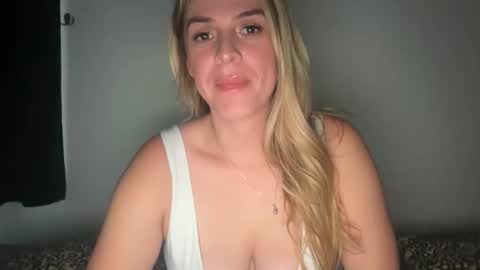Snapshot of emilelovesyou chatting on 06-05-26, 02:29 emilelovesyou online show from 06-05-26, 02:29