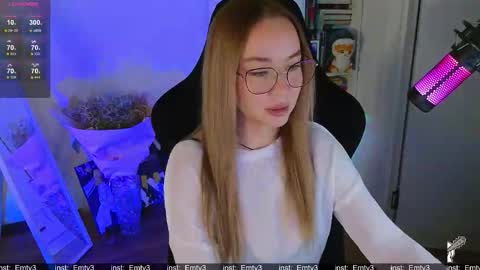 Emili online show from 12-03-25, 02:04