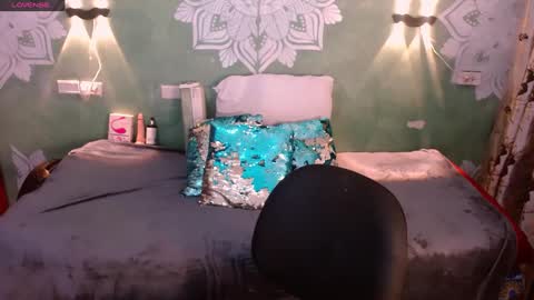 Emili roux online show from 02-04-25, 03:57