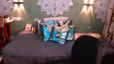 Emili roux online show from 02-07-25, 05:40