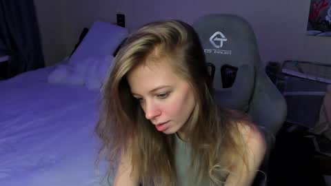 Snapshot of emili_sweet__ chatting on 12-16-24, 01:54 emili_sweet__ online show from 12-16-24, 01:54