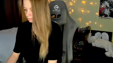 Snapshot of emili_sweet__ chatting on 03-09-25, 03:49 emili_sweet__ online show from 03-09-25, 03:49