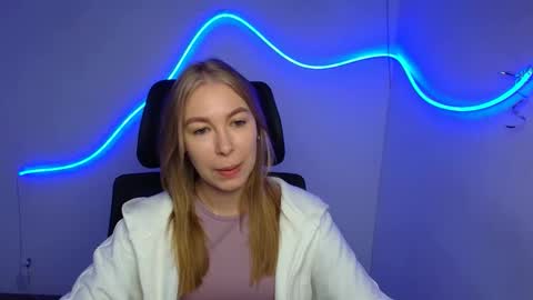 Emilia online show from 09-24-25, 05:33