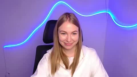 Emilia online show from 10-10-25, 06:23