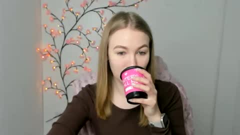 Emilia online show from 03-04-26, 06:30