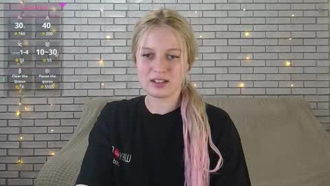 Snapshot of emiliaduchess chatting on 12-10-24, 03:22 Amili online show from 12-10-24, 03:22