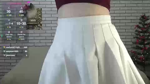 Snapshot of emiliaduchess chatting on 12-20-24, 07:28 Amili online show from 12-20-24, 07:28