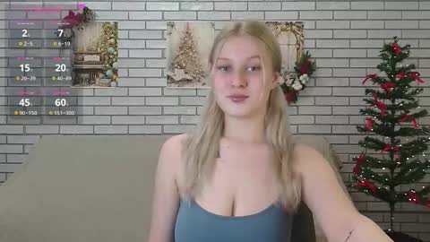 Snapshot of emiliaduchess chatting on 12-24-24, 02:22 Amili online show from 12-24-24, 02:22