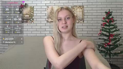 Snapshot of emiliaduchess chatting on 01-20-25, 09:56 Amili online show from 01-20-25, 09:56