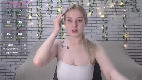 Snapshot of emiliaduchess chatting on 02-20-25, 07:23 Amili online show from 02-20-25, 07:23