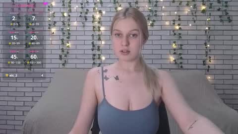 Snapshot of emiliaduchess chatting on 02-26-25, 11:20 Amili online show from 02-26-25, 11:20