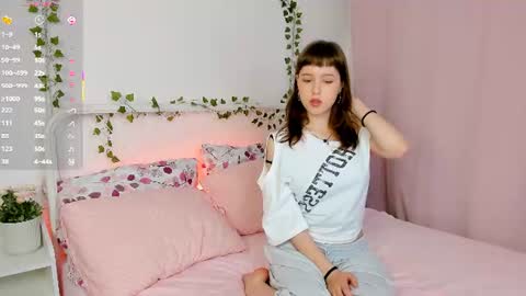 Snapshot of emiliahurrison chatting on 06-17-26, 09:27 Call me Emilia next stream on Friday at 10 AM GMT online show from 06-17-26, 09:27