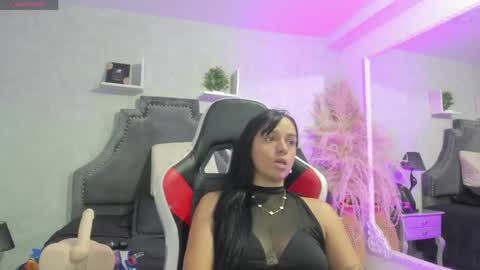 Snapshot of emiliarose_ chatting on 05-08-26, 09:31 EmiliaRose online show from 05-08-26, 09:31