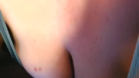 Snapshot of emiliefoxx chatting on 06-14-26, 02:35 emilie foxx online show from 06-14-26, 02:35