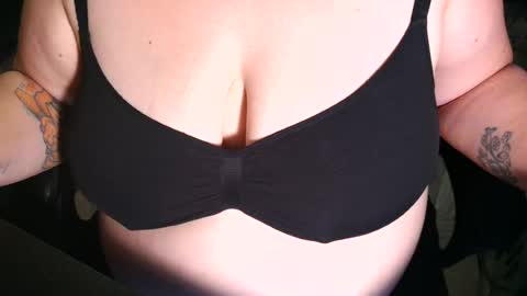 Snapshot of emiliefoxx chatting on 07-19-26, 09:51 emilie foxx online show from 07-19-26, 09:51