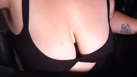 Snapshot of emiliefoxx chatting on 07-29-26, 01:59 emilie foxx online show from 07-29-26, 01:59