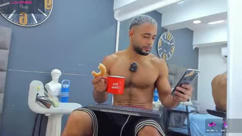 Snapshot of emilio_brandon chatting on 06-18-26, 11:03 Emilio online show from 06-18-26, 11:03