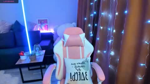 Emiliya online show from 12-15-25, 02:27