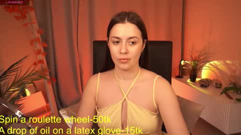 Snapshot of emiliyaroude chatting on 11-28-25, 01:25 Emiliya online show from 11-28-25, 01:25