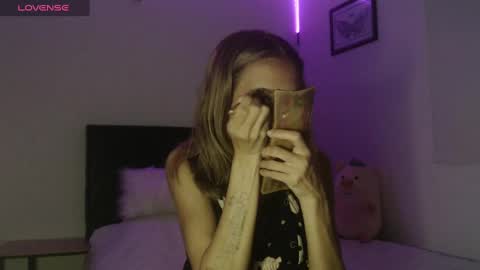 Snapshot of emilly_2004 chatting on 02-07-25, 12:09 Emilly Gomez online show from 02-07-25, 12:09