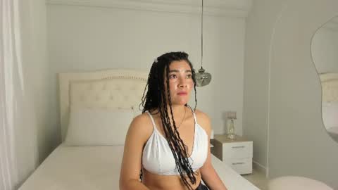 Snapshot of emilly_duque chatting on 07-14-26, 04:06 Emilly online show from 07-14-26, 04:06