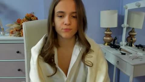 Emilly online show from 04-14-26, 06:52