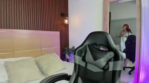 Snapshot of emilly_miracle chatting on 07-28-26, 07:04 E M I L Y online show from 07-28-26, 07:04