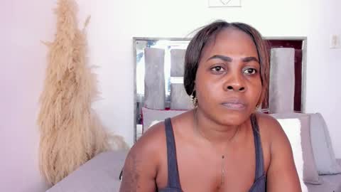 Emilly Roa online show from 11-19-25, 07:47