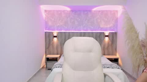 Snapshot of emilly_smith_1 chatting on 01-08-25, 03:08 Emily online show from 01-08-25, 03:08