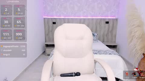 Snapshot of emilly_smith_1 chatting on 01-29-25, 06:22 Emily online show from 01-29-25, 06:22