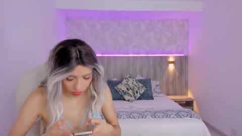 Snapshot of emilly_smith_1 chatting on 03-08-25, 03:06 Emily online show from 03-08-25, 03:06