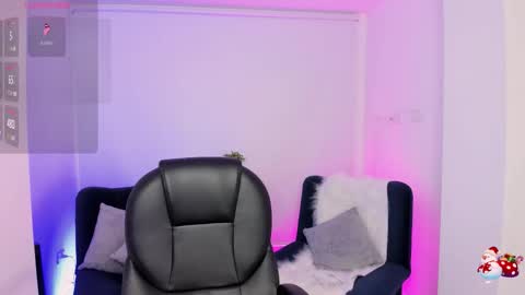 Snapshot of emilly_smith_1 chatting on 09-28-25, 05:13 Emily online show from 09-28-25, 05:13