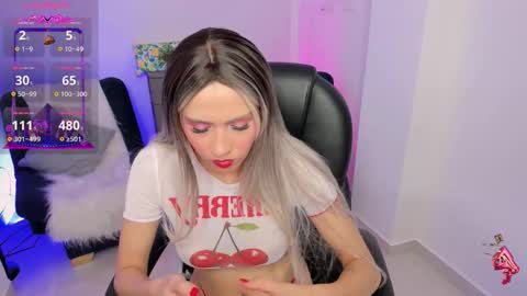 Snapshot of emilly_smith_1 chatting on 10-15-25, 06:13 Emily online show from 10-15-25, 06:13