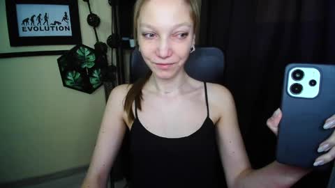 Snapshot of emilly_xkiss chatting on 05-01-26, 05:56 Emilly online show from 05-01-26, 05:56