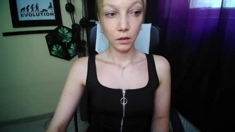 Snapshot of emilly_xkiss chatting on 05-27-26, 12:35 Emilly online show from 05-27-26, 12:35