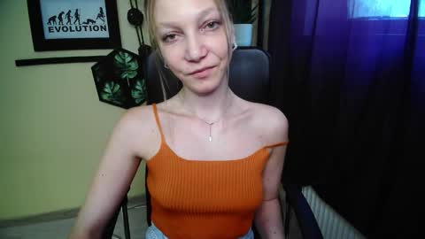 Snapshot of emilly_xkiss chatting on 06-01-26, 12:40 Emilly online show from 06-01-26, 12:40